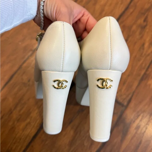 CC Women's Cream and Black Platform Heels - Picture 3 of 9